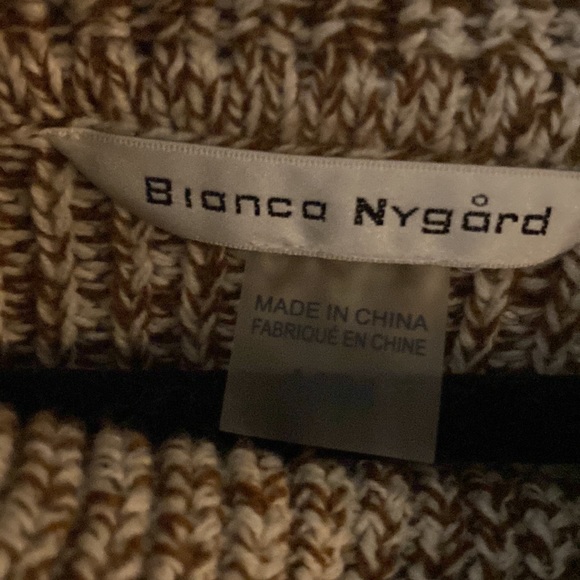 Beige tweed turtleneck sweater - Picture 2 of 3